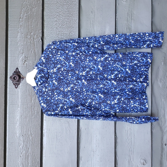 St. John Tops - ST. JOHN Blue Leopard Print Turtleneck Top sz XL Women's
